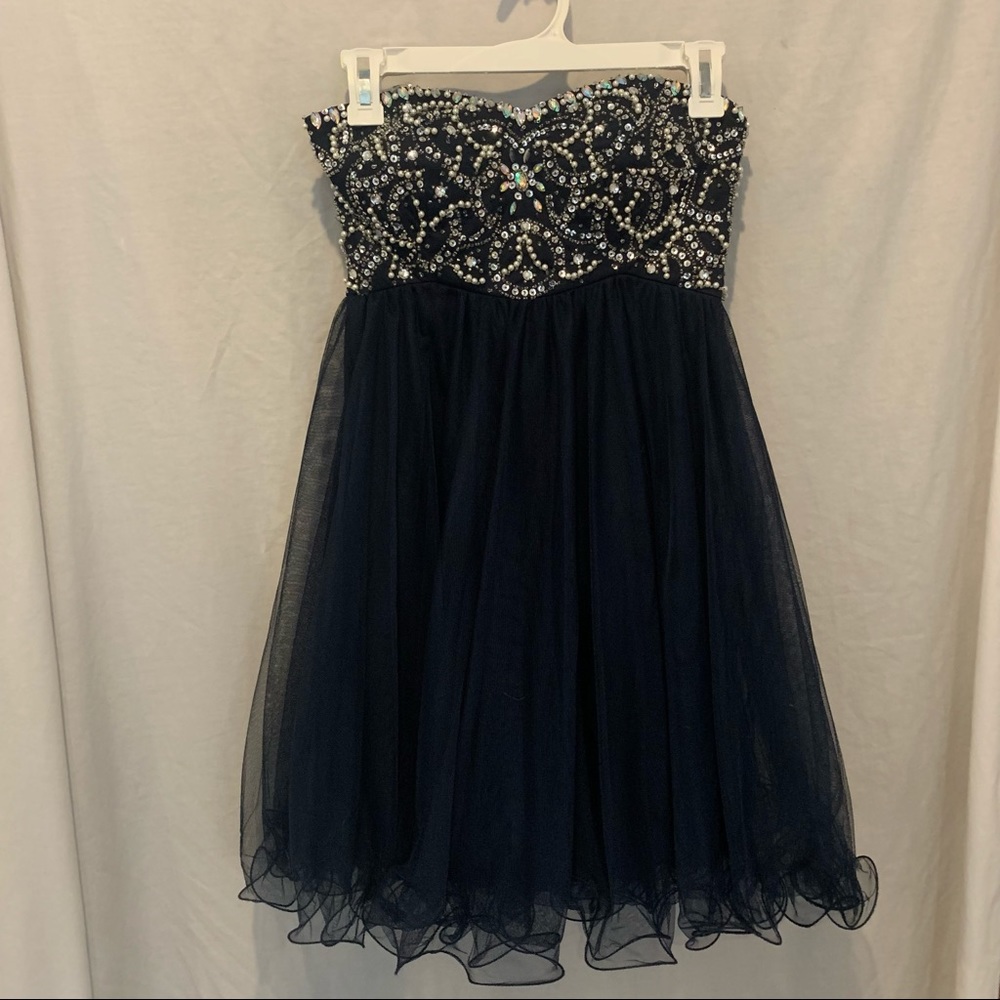Strapless short formal dress. Homecoming or prom